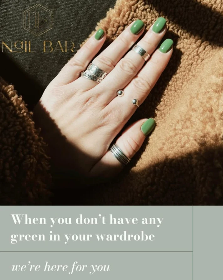 Olijfgroene manicure inspiratie