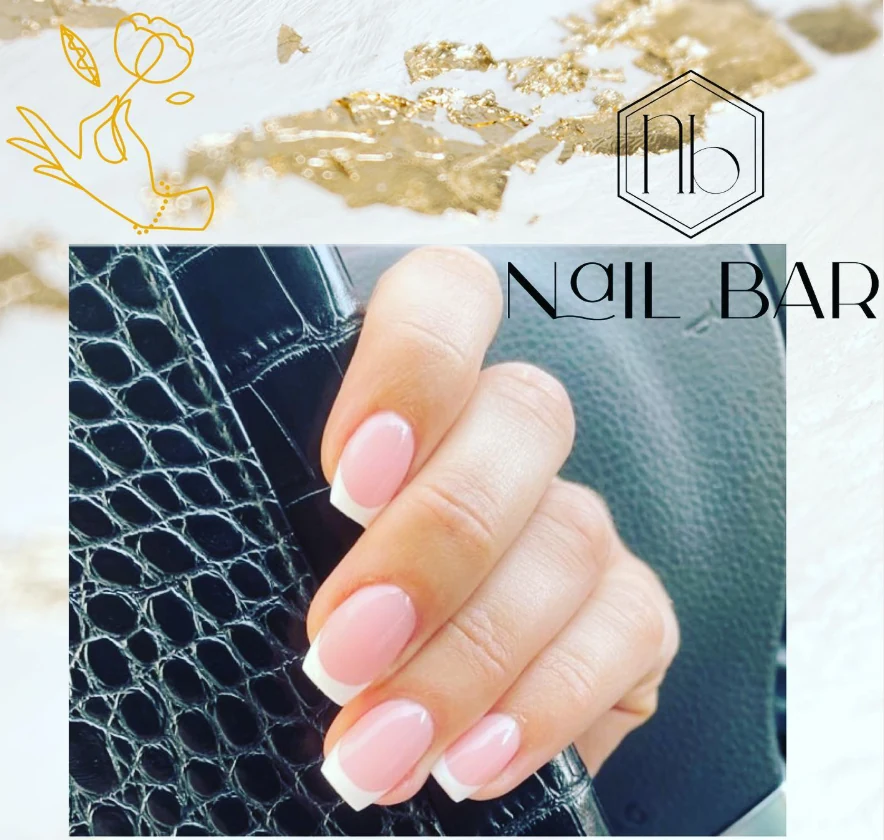 Roze french manicure met hartjes