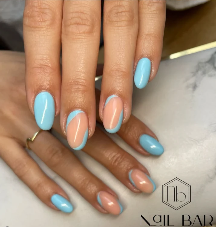 Neutrale manicure op korte nagels