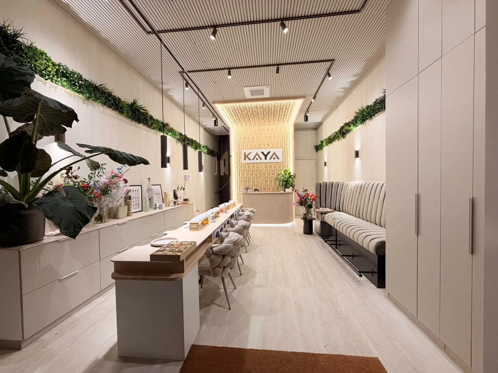Overzicht van de KAYA salon aan Handelskade 6J