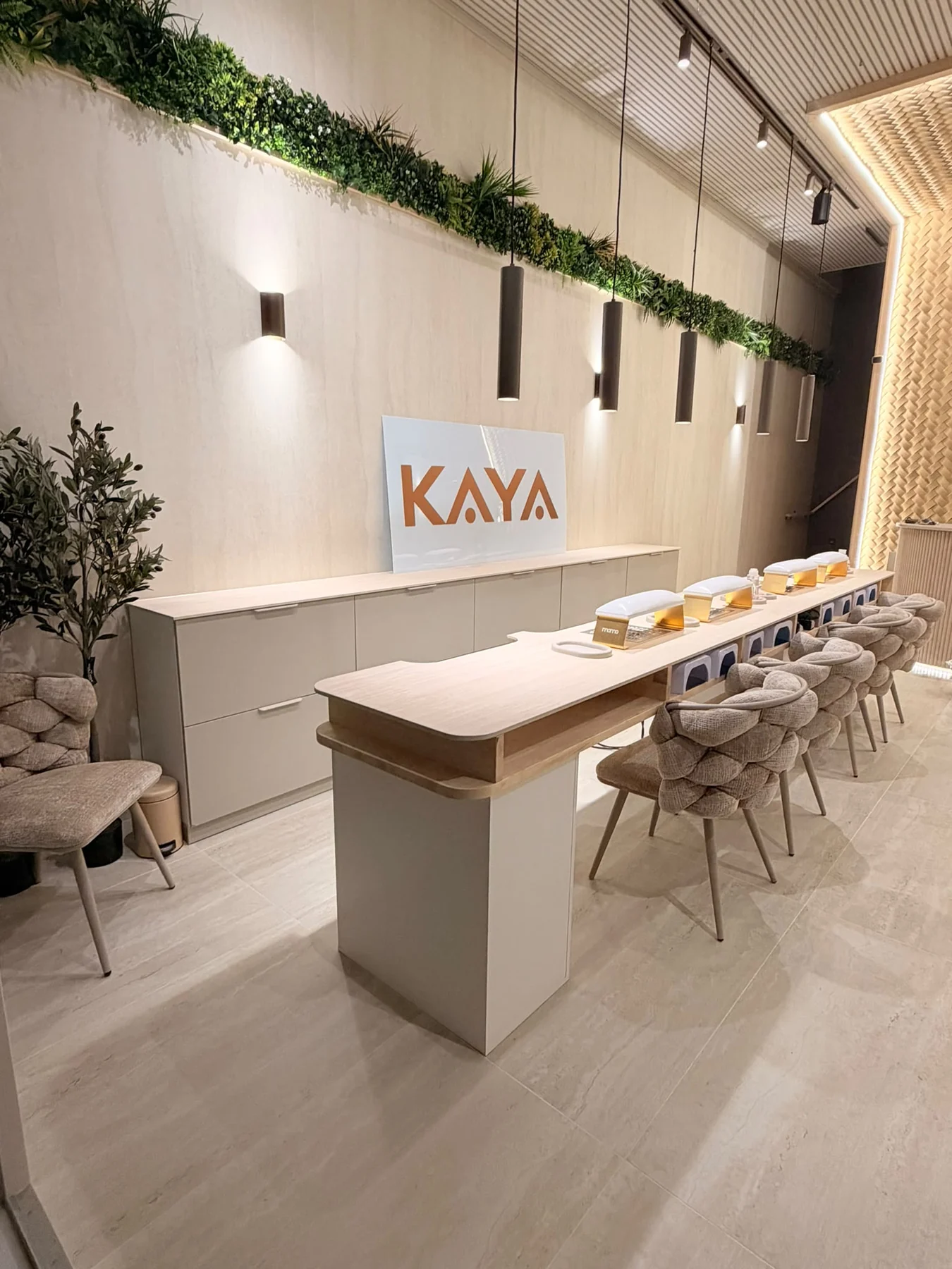 Echte foto van het volledig afgewerkte KAYA Beauty Center