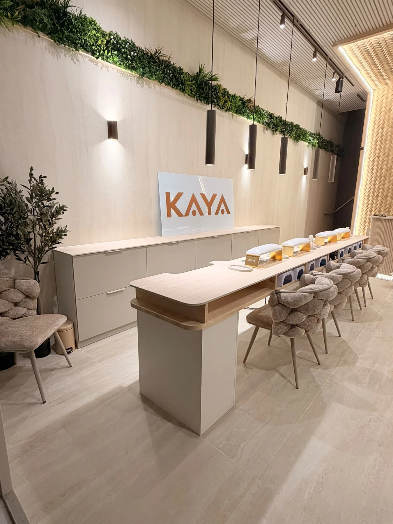 Echte foto van het afgewerkte interieur van KAYA Beauty Center